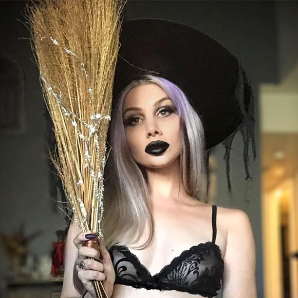 Meet your Posher, Angie - Picture 1 of 1